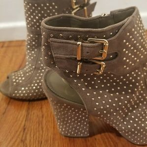 Jessica Simpson gray  peep toe block heel  size 9